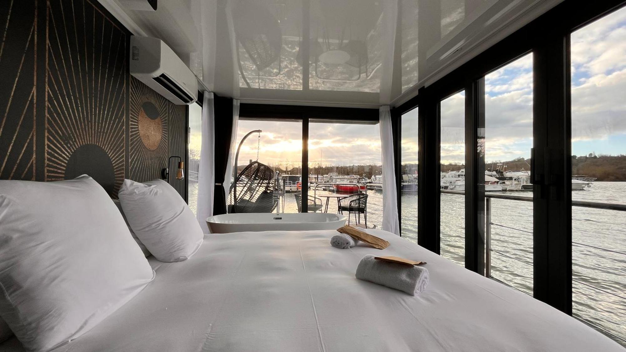 L'Escale Royale Saint-Martin-La-Garenne Port Ilon - Seine - Giverny Екстериор снимка